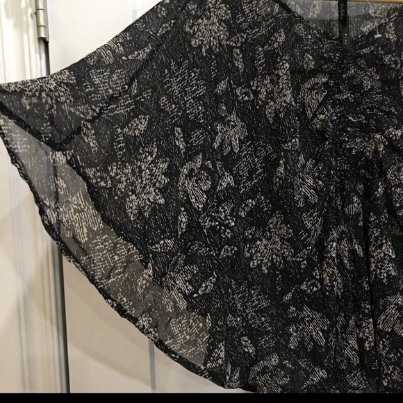 Sheer Butterfly Top - Picture 4 of 5